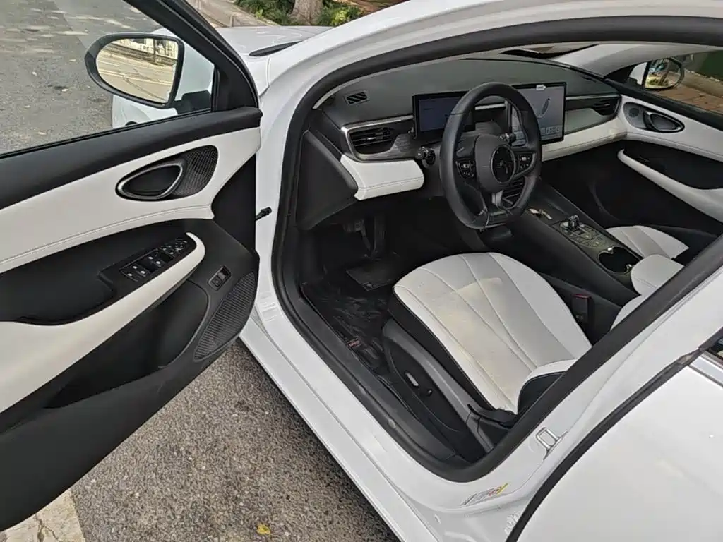 BYD Seal 05 DM-i 2025 — фото 16