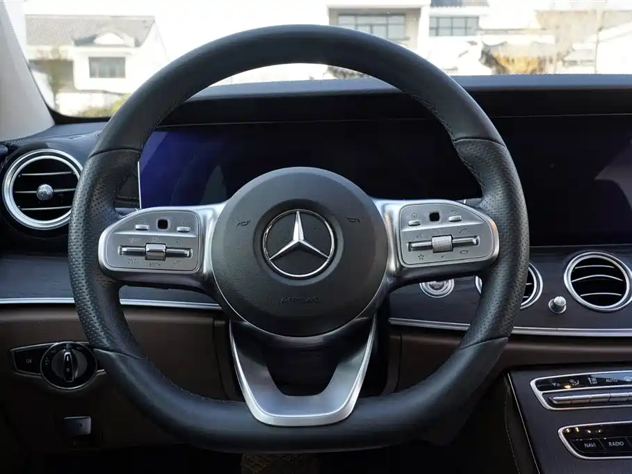 Mercedes-Benz E-Class 2020 — фото 36