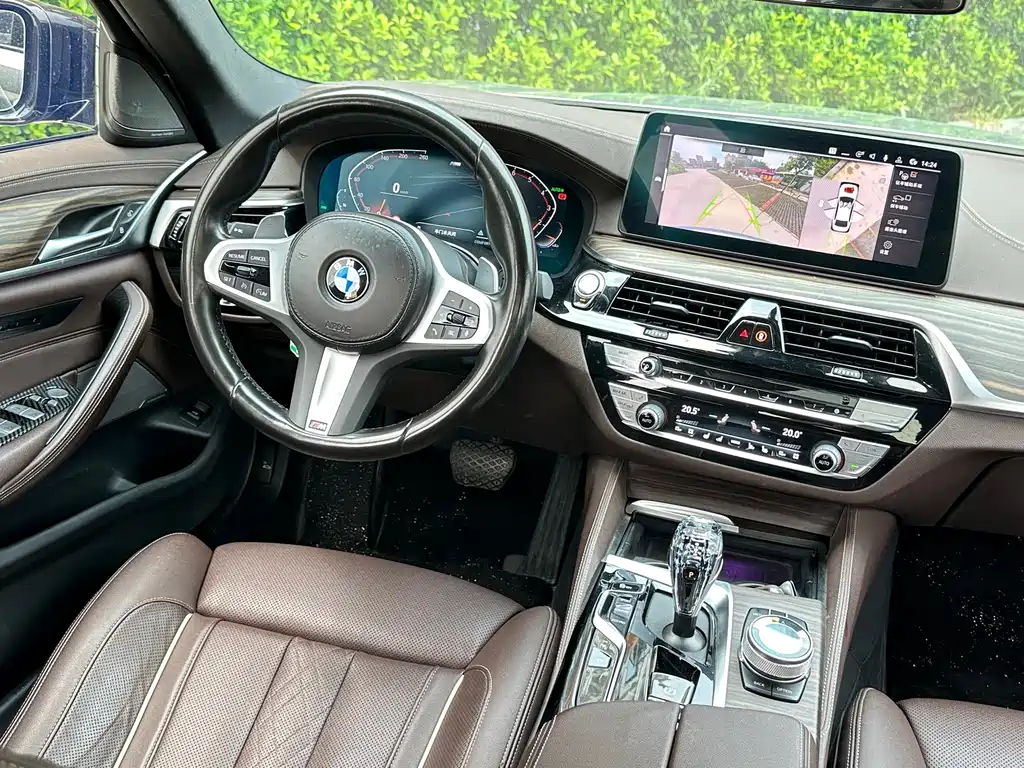 BMW 5 Series 2022 — фото 10
