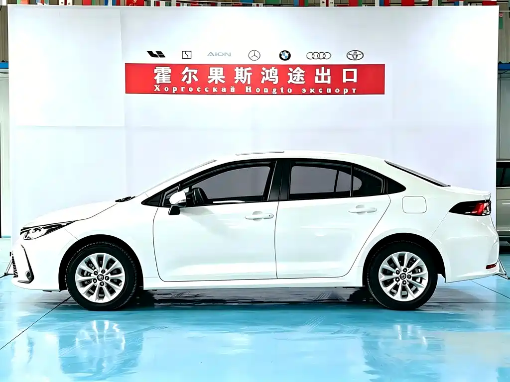 Toyota Corolla 2023 — фото 12