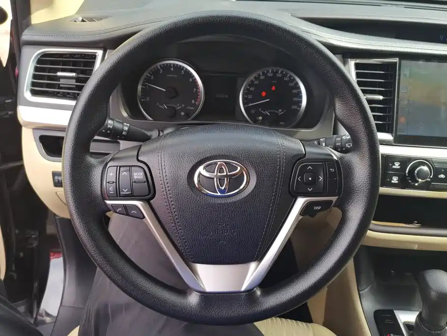 Toyota Highlander 2018 — фото 15