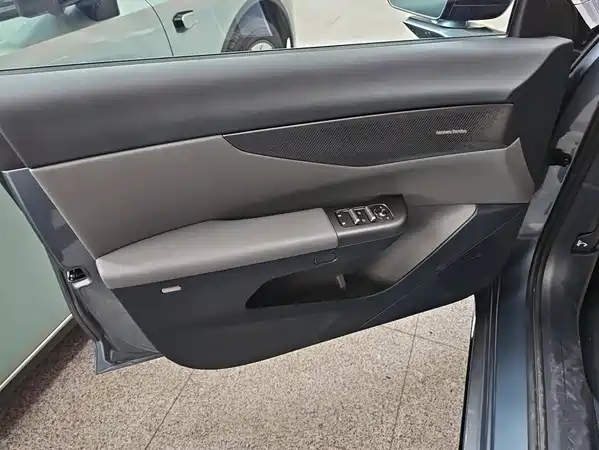 Lynk & Co 07 EM-P 2025