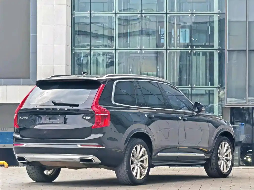 Volvo XC90 2018 — фото 15