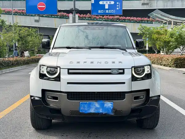 Land Rover Defender 2021