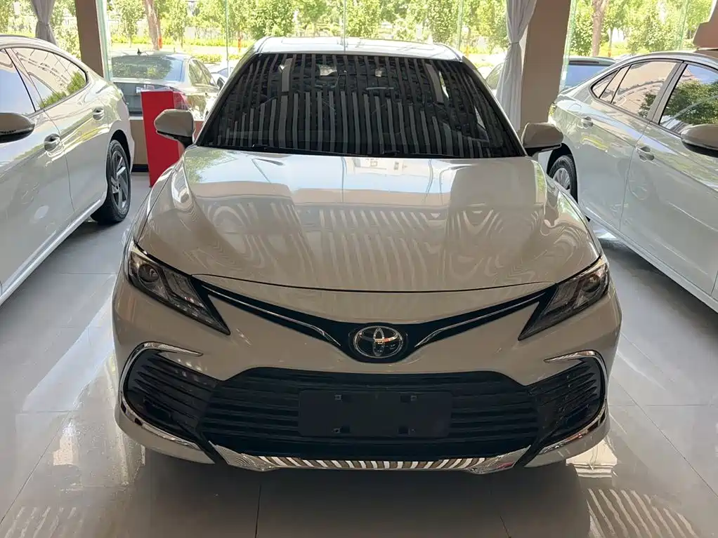 Toyota Camry 2023 — фото 10