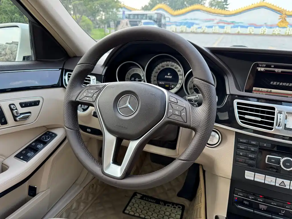 Mercedes-Benz E-Class 2015 — фото 14