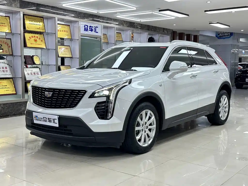 Cadillac XT4 2022 — фото 1