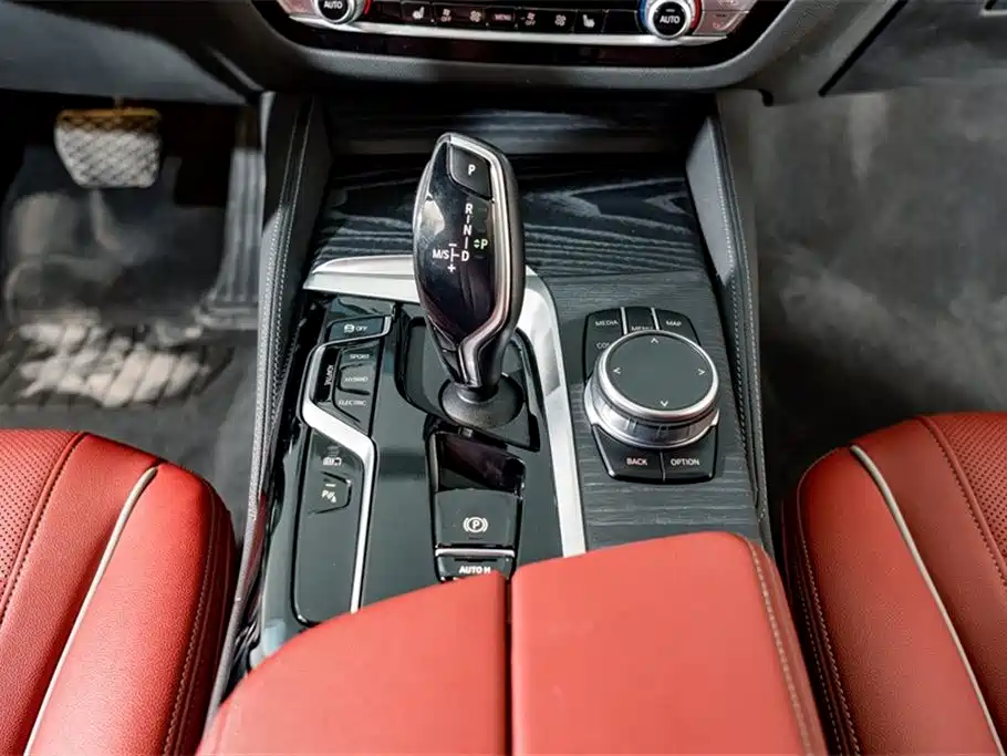 BMW 5 Series New Energy 2023 — фото 13