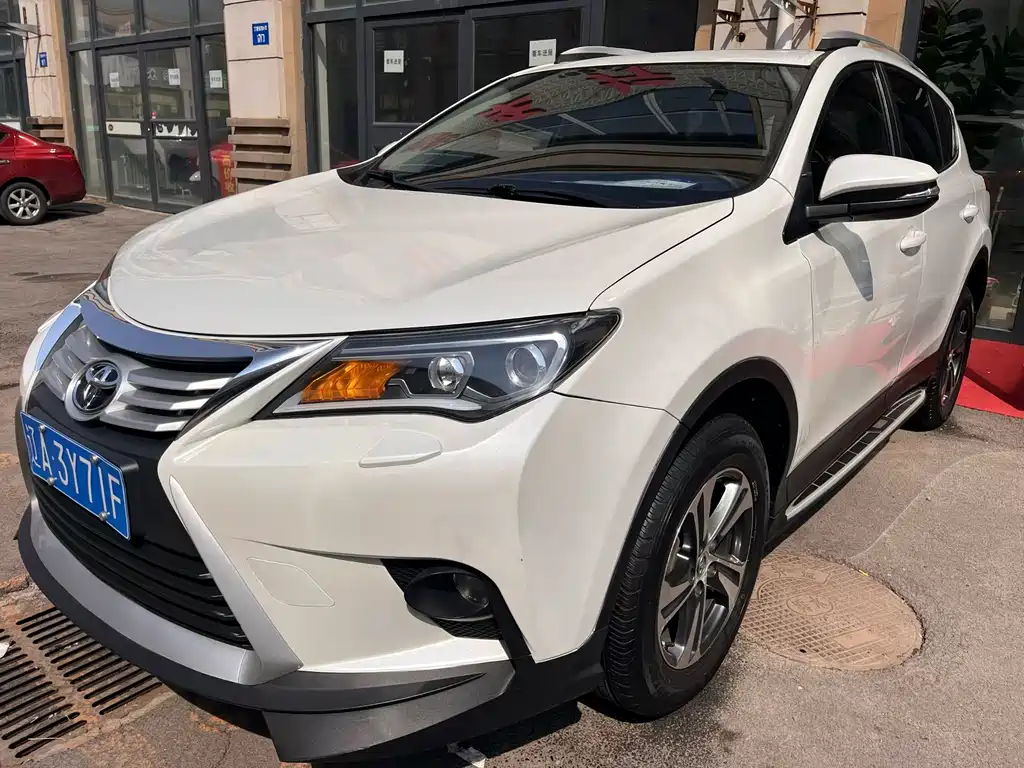 Toyota RAV4 2016 — фото 1