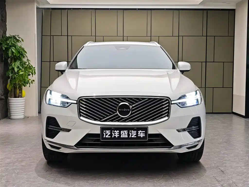 Volvo XC60 2025 — фото 2
