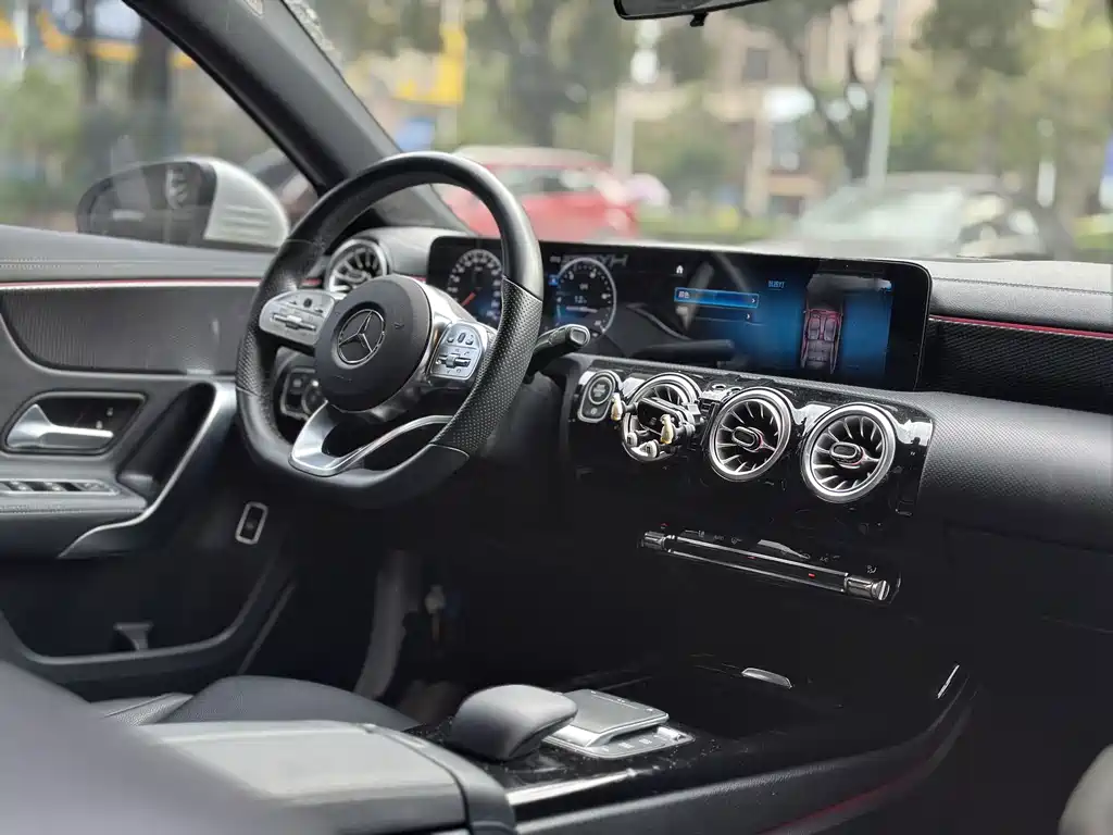 Mercedes-Benz A-Class 2022 — фото 6