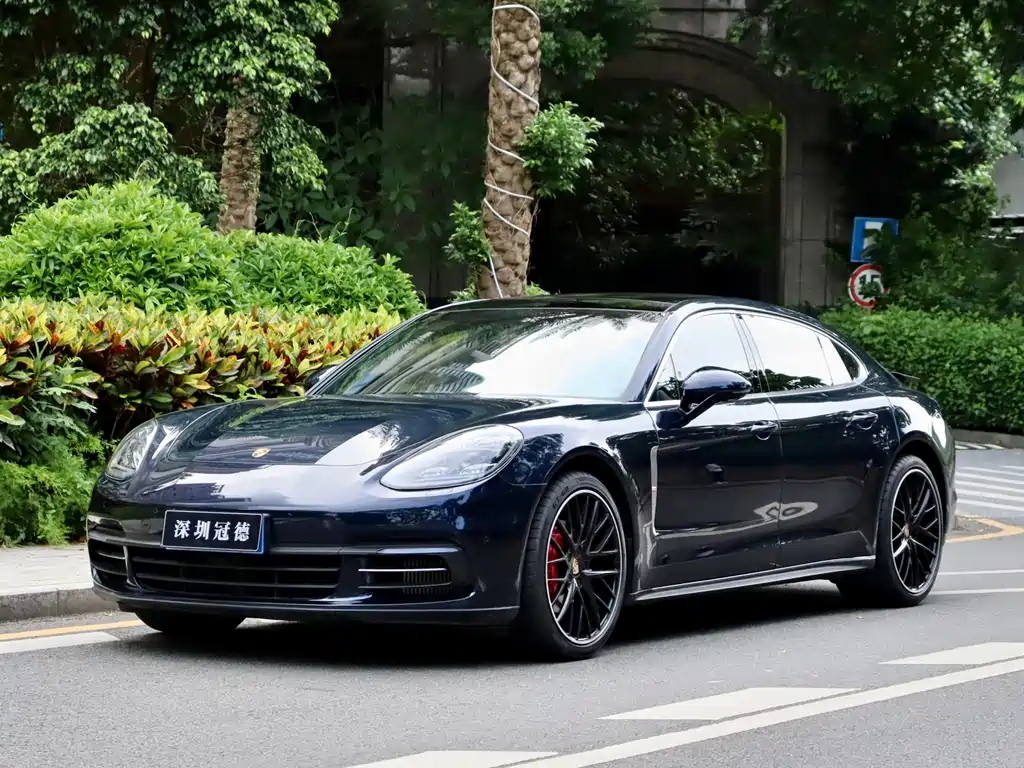 Porsche Panamera 2019 — фото 1