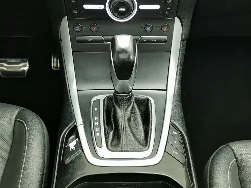 Ford Edge 2016 — фото 13