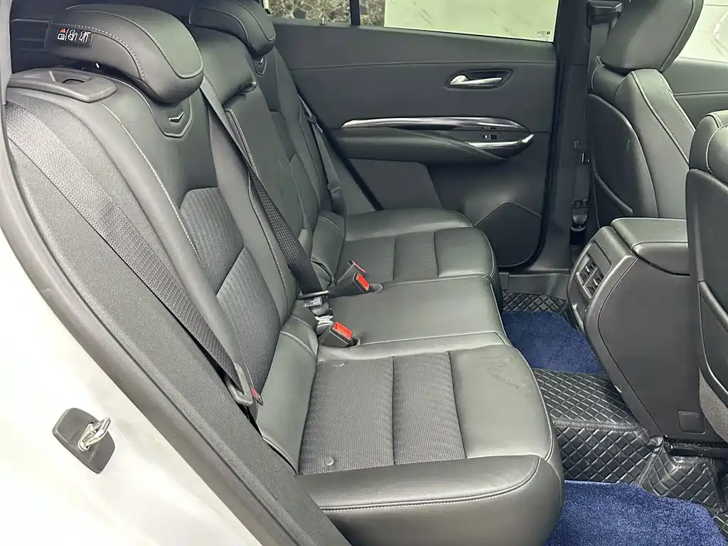 Cadillac XT4 2022 — фото 12