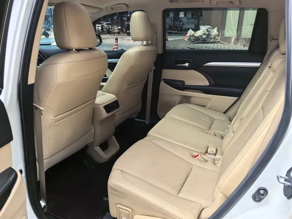 Toyota Highlander 2017 — фото 11
