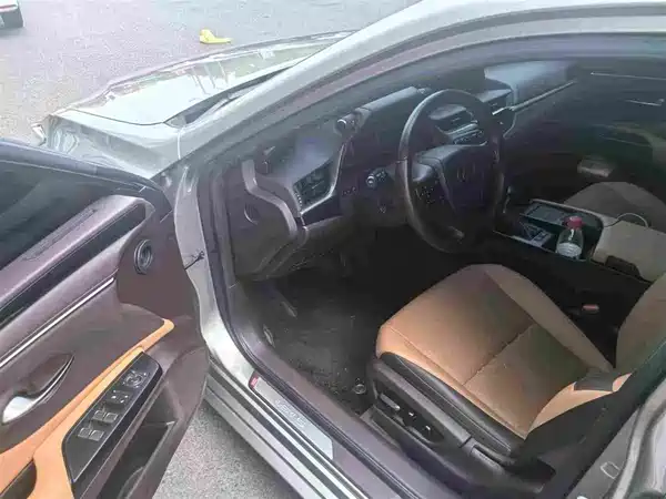 Lexus ES 2021