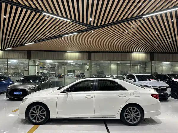 Toyota Reiz 2012
