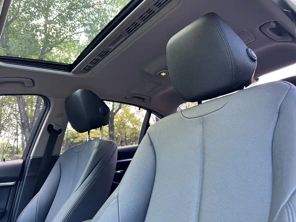 BMW 3 Series 2017 — фото 13