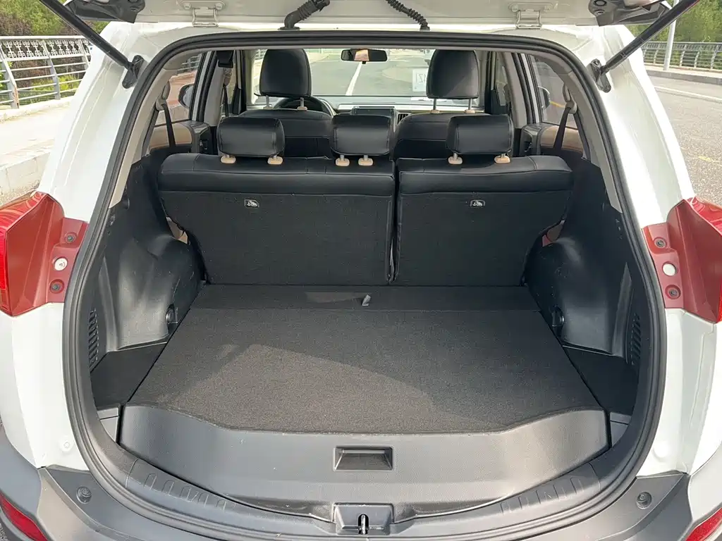 Toyota RAV4 2016 — фото 21