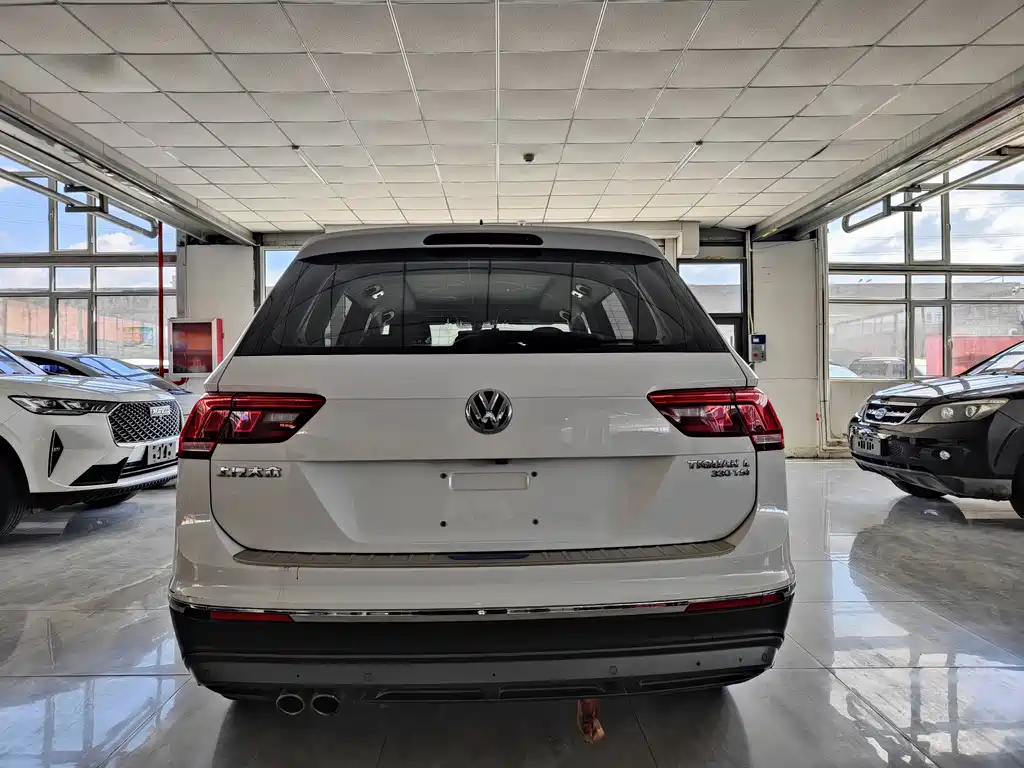 Volkswagen Tiguan L 2018 — фото 8