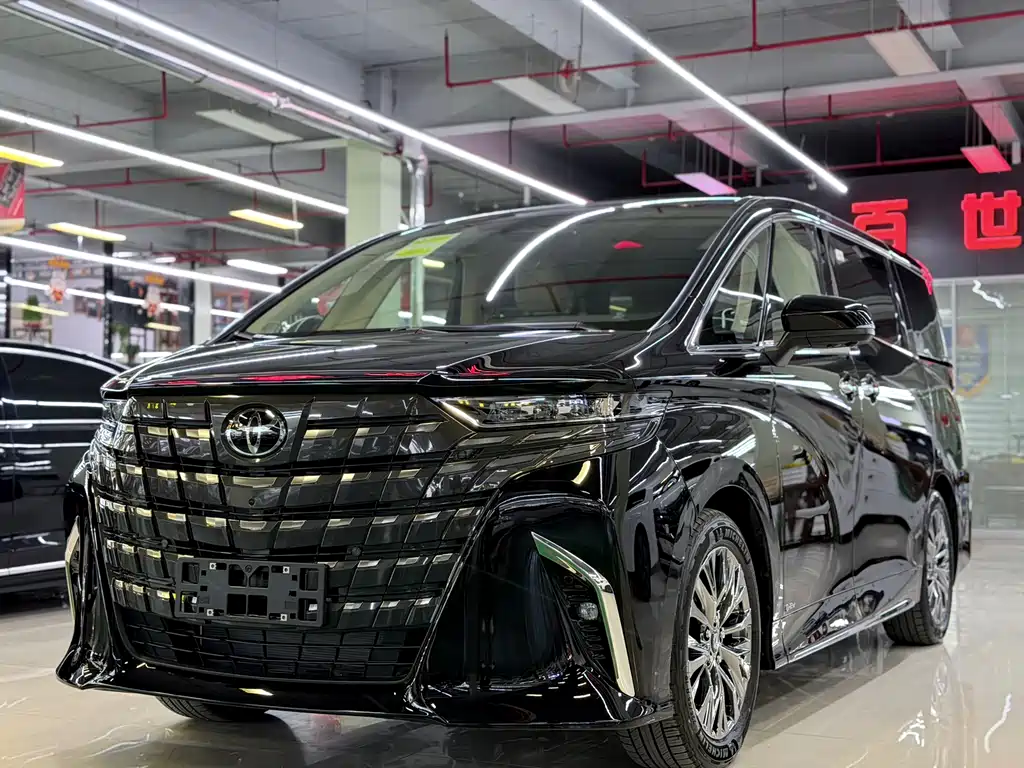 Toyota Alphard — фото 2