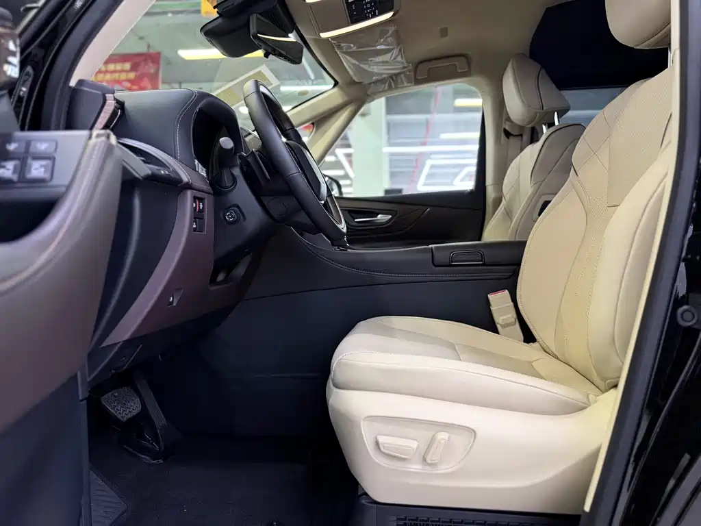 Toyota Alphard — фото 4