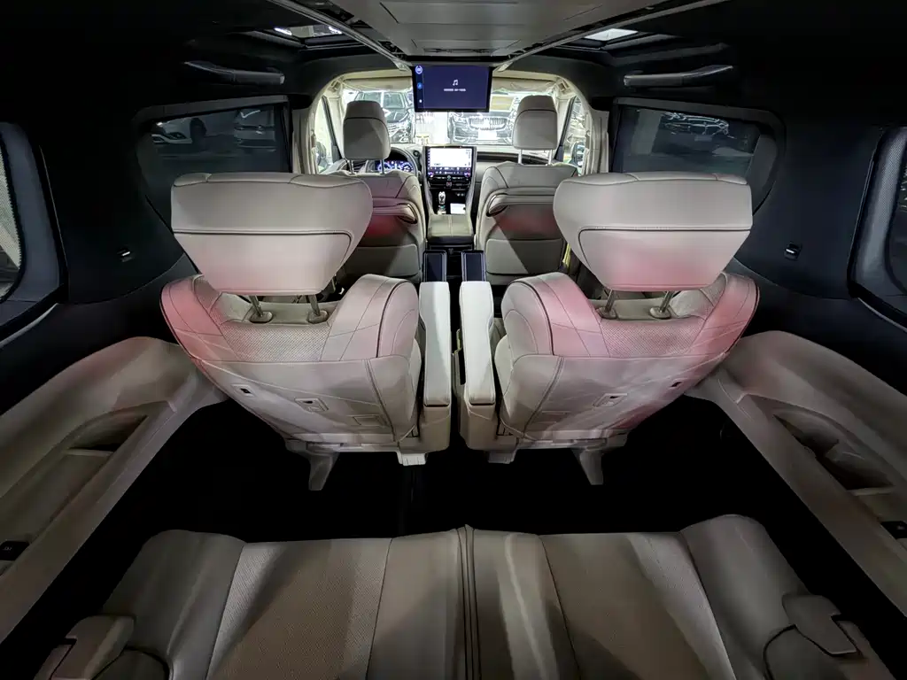 Toyota Alphard — фото 14