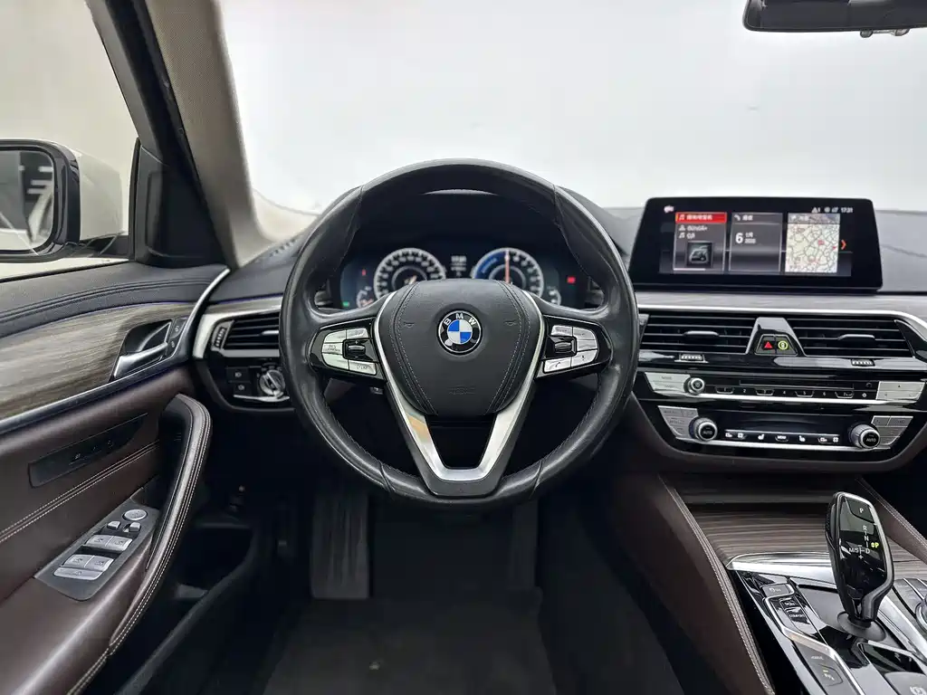 BMW 5 Series New Energy 2019 — фото 9