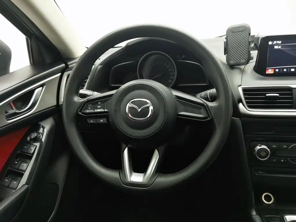 Mazda 3 Axela 2018 — фото 11