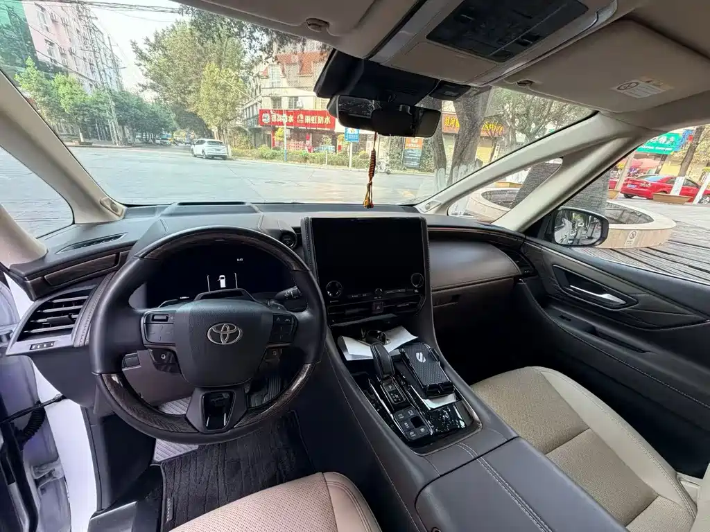 Toyota Alphard 2025 — фото 6