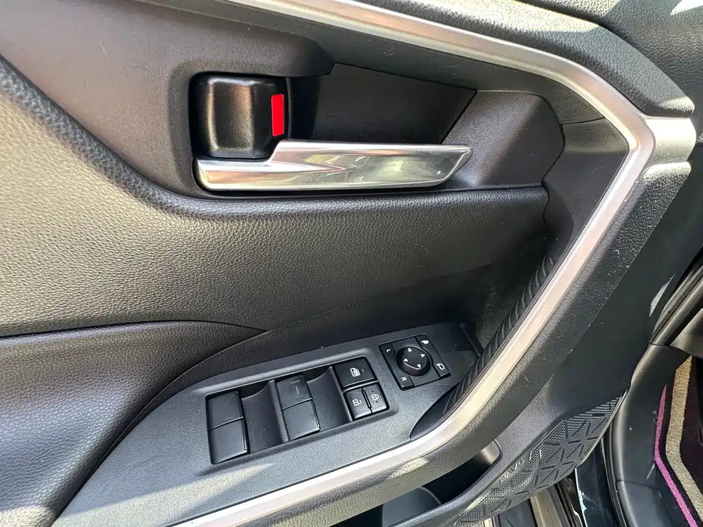 Toyota RAV4 2021 — фото 14