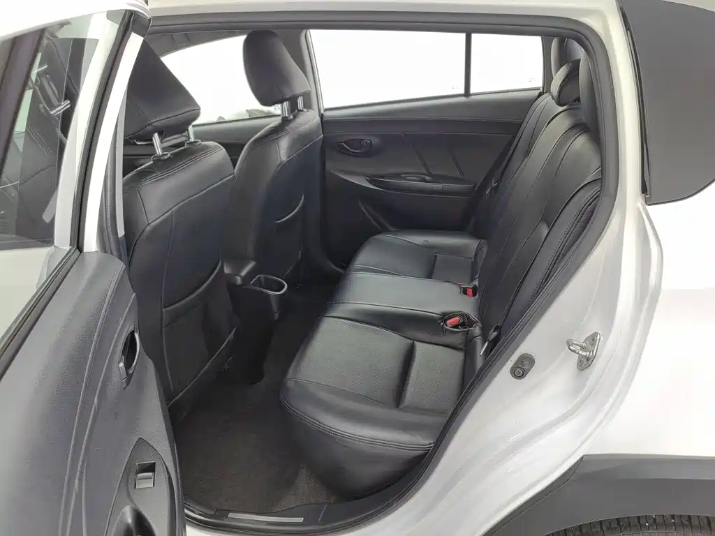 Toyota Yaris L 2022 — фото 15