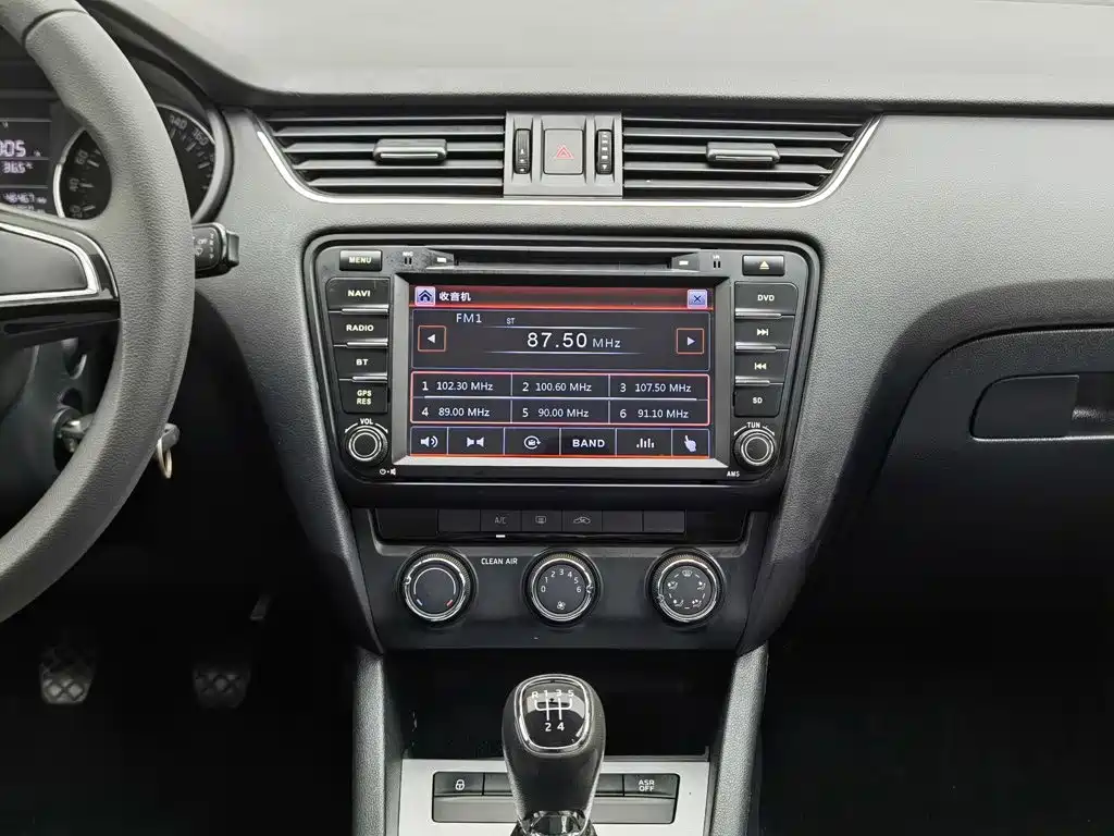 Skoda Octavia 2017 — фото 12