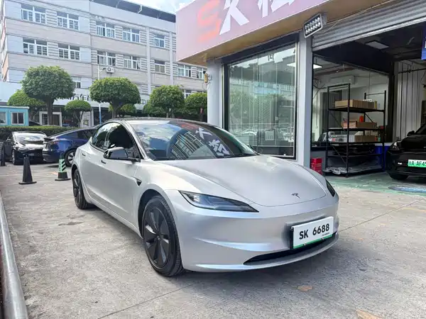 Tesla Model 3 2024