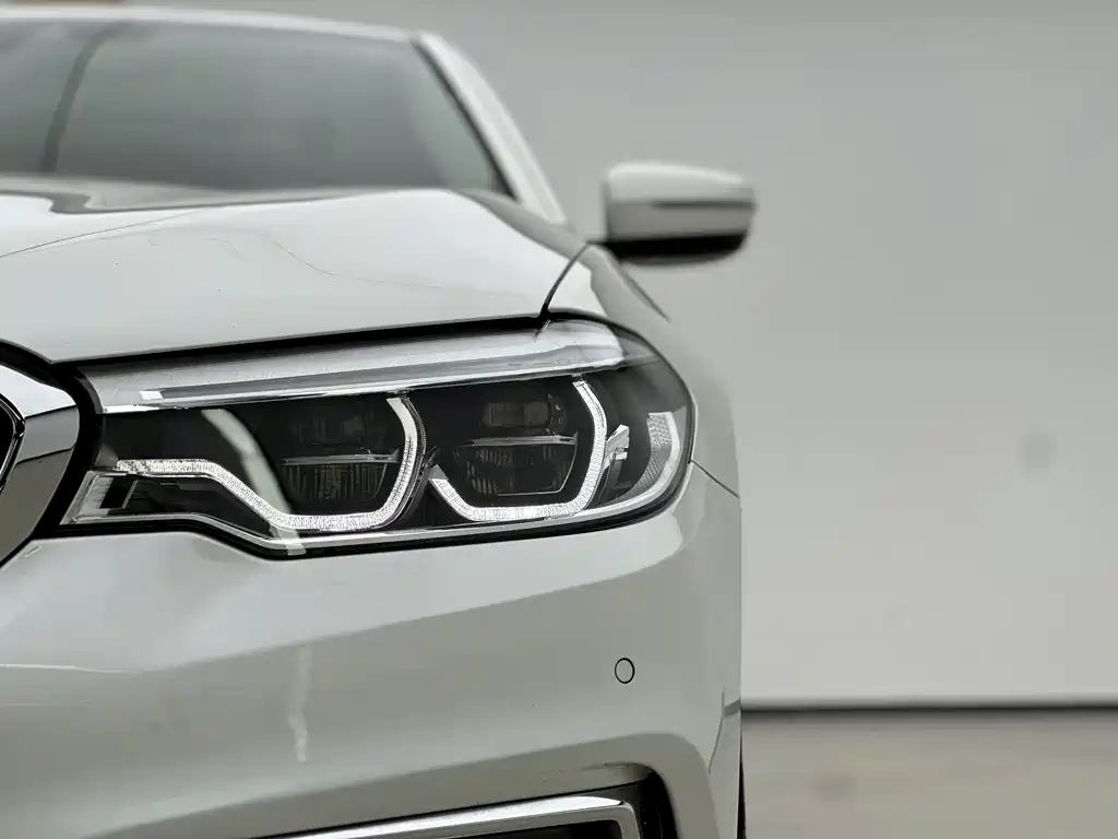 BMW 5 Series New Energy 2019 — фото 6