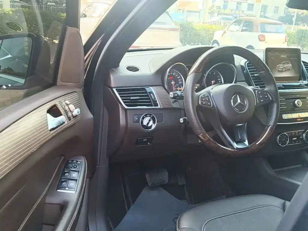 Mercedes-Benz GLE 2018 — фото 16
