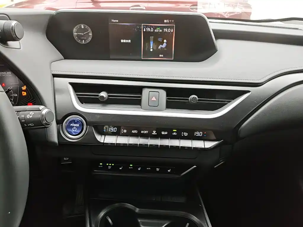 Lexus UX New Energy 2021 — фото 18