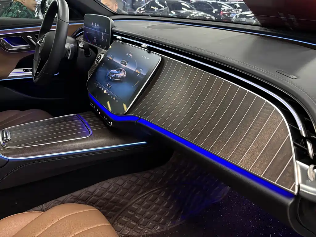 Mercedes-Benz E-Class 2025 — фото 19