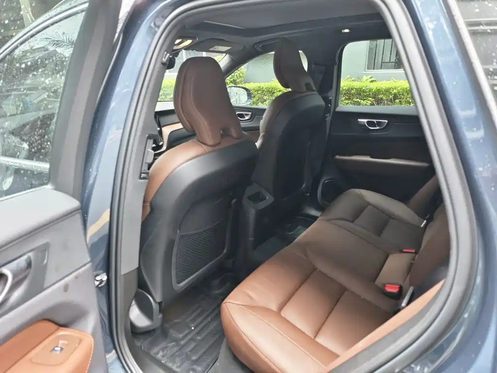 Volvo XC60 PHEV 2023 — фото 6