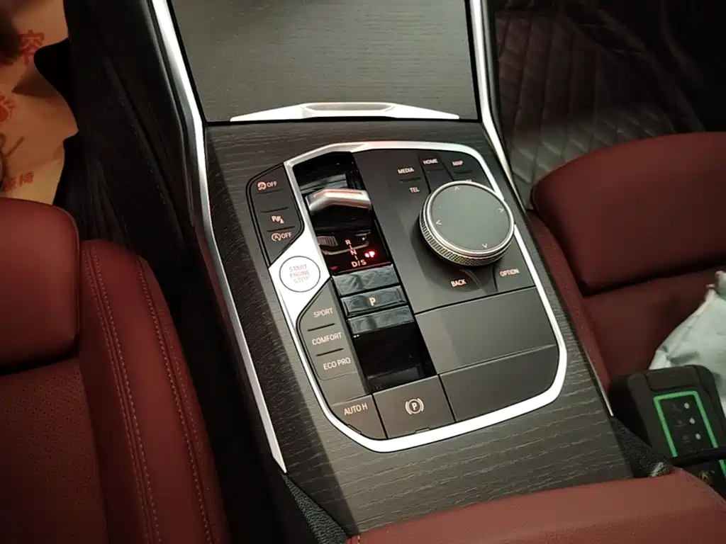BMW 3 Series 2025 — фото 14