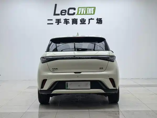 BYD Dolphin 2025
