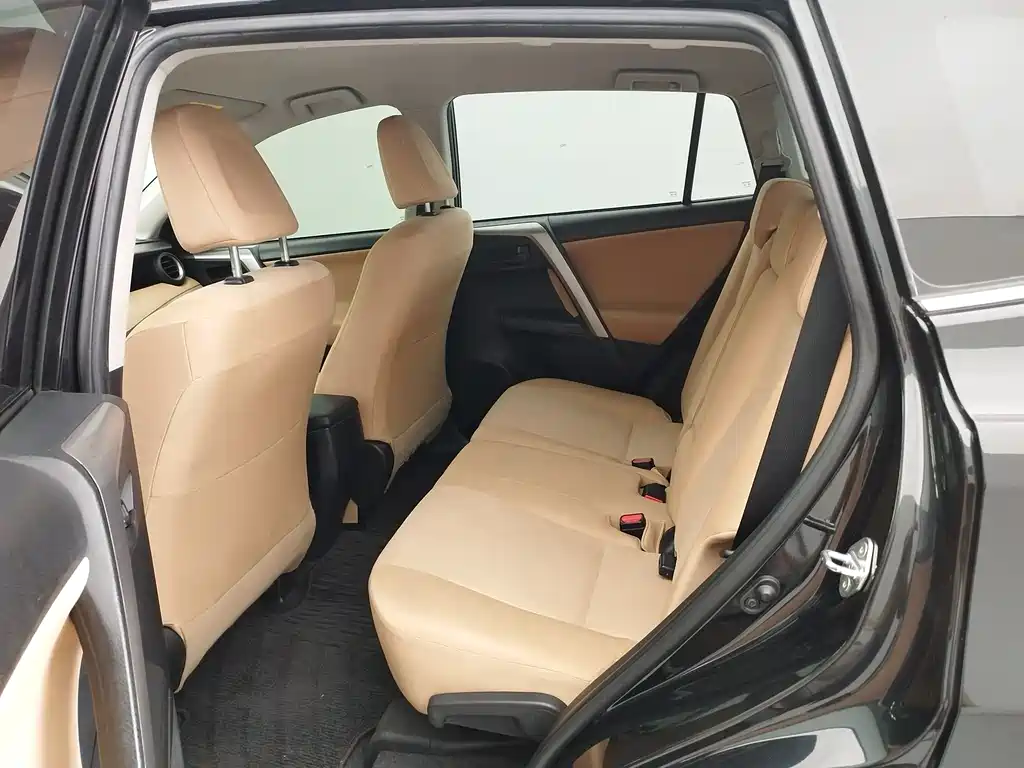 Toyota RAV4 2017 — фото 15