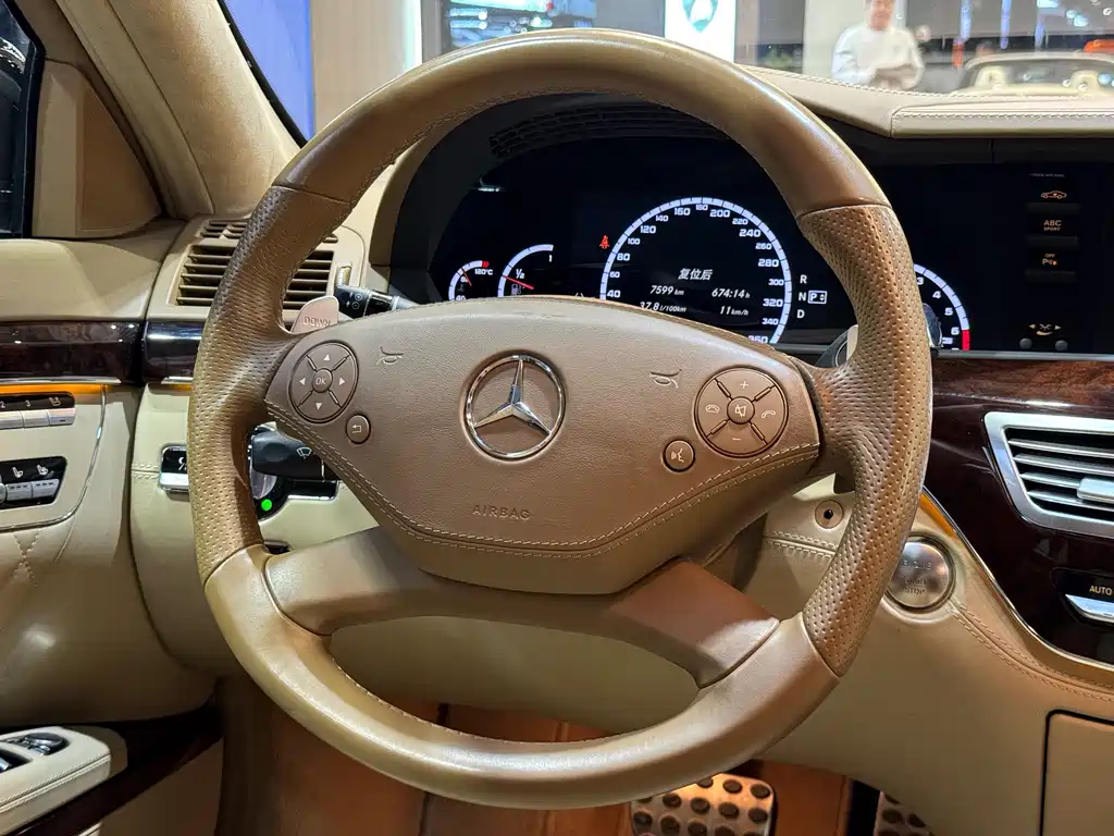 Mercedes-Benz S-Class AMG 2011 — фото 28