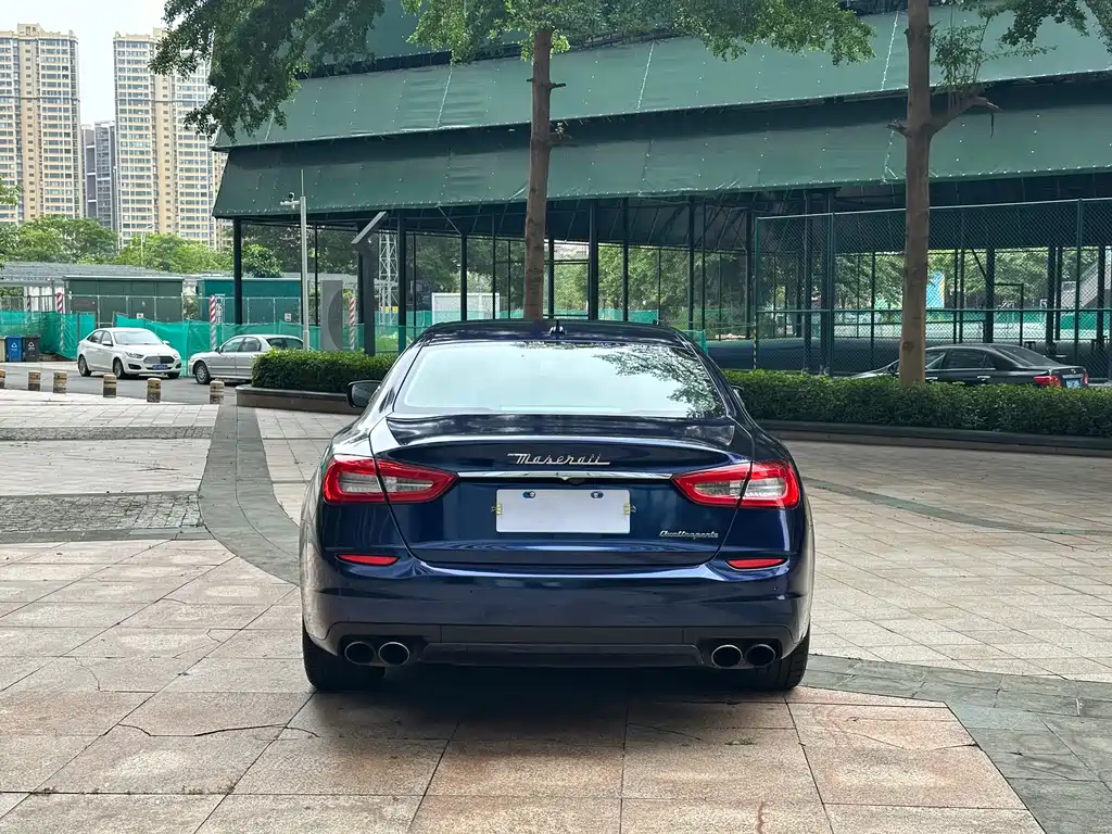 Maserati Quattroporte 2016 — фото 20