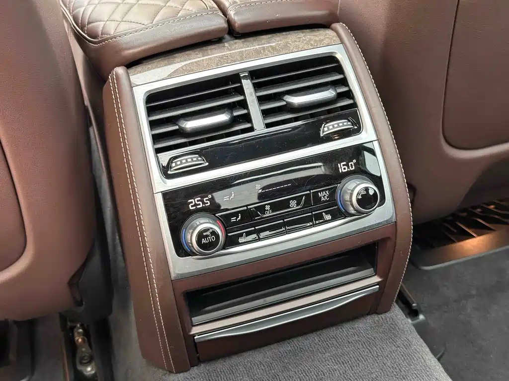 BMW 7 Series 2021 — фото 18