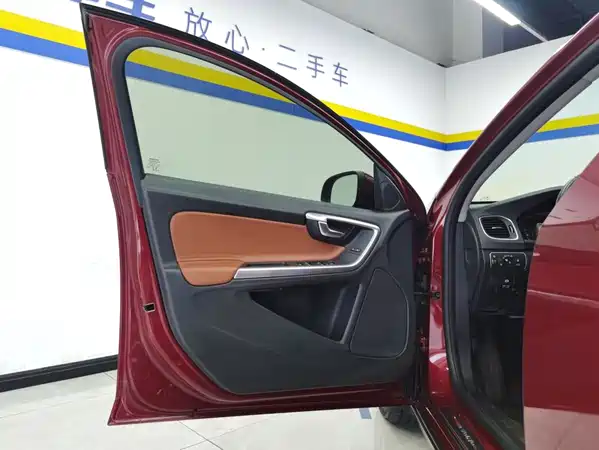 Volvo V60 2015