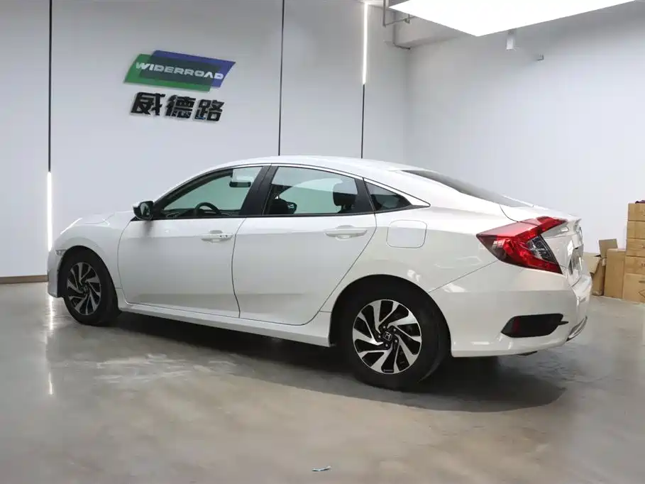 Honda Civic 2016 — фото 6