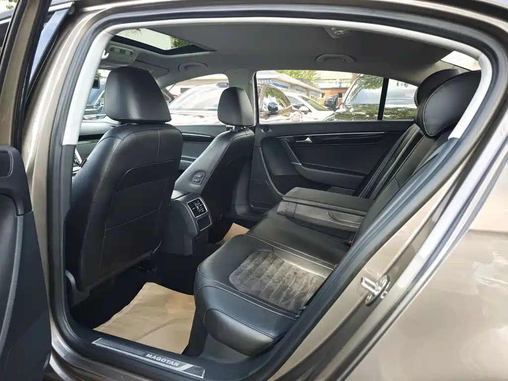 Volkswagen Magotan 2016