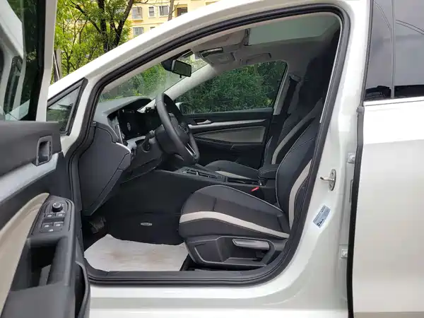 Volkswagen Golf 2023