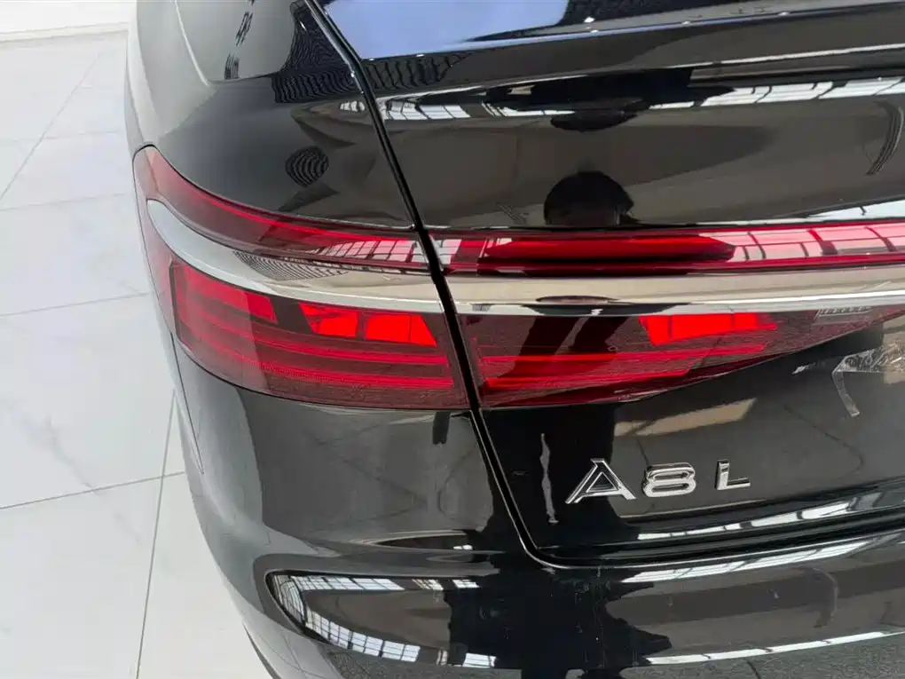 Audi A8 2022 — фото 14